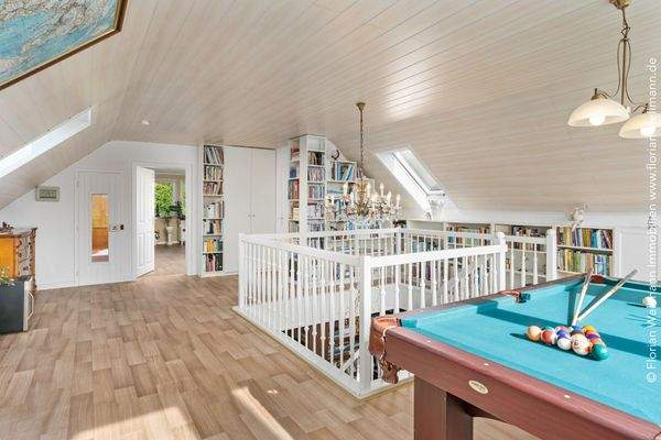 Der Galerie direkt angeschlossen sind ...