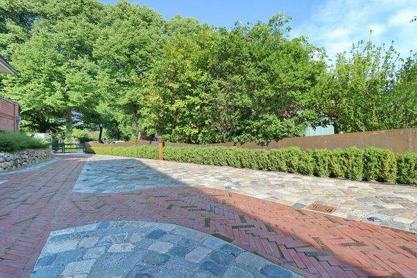 Zuwegung und Auffahrt