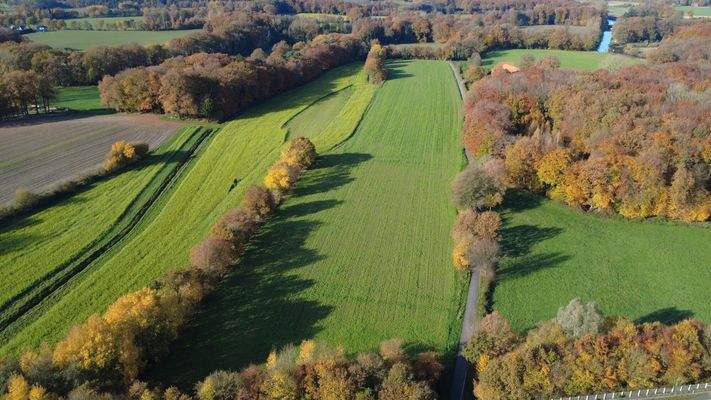 Ackerland gegenüber von dem Hof