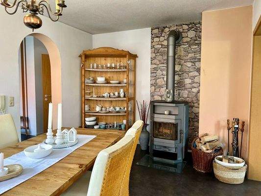 Essbereich mit Kaminofen