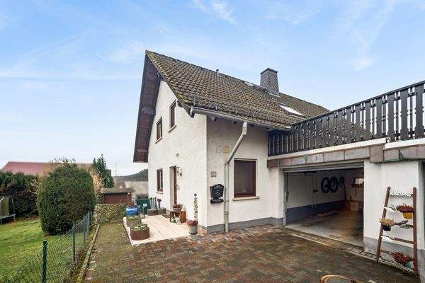 Frontansicht mit Garage