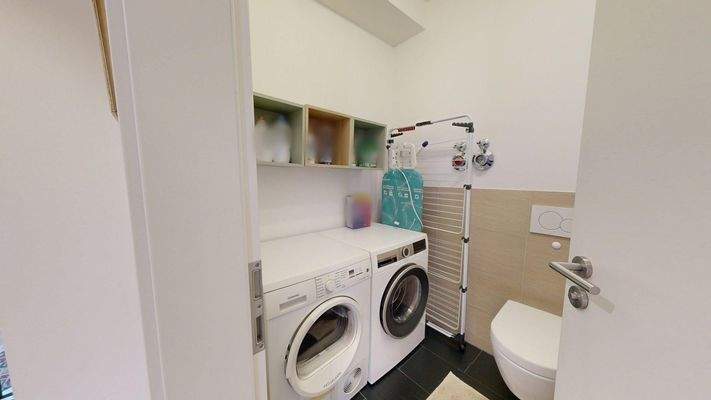 Gäste WC mit Waschmaschinenanschluss