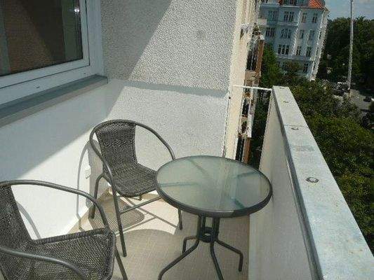 Südbalkon, Tisch + 2 Stühle