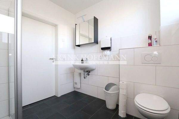 V8828 Bürogebäude Sanitär 1