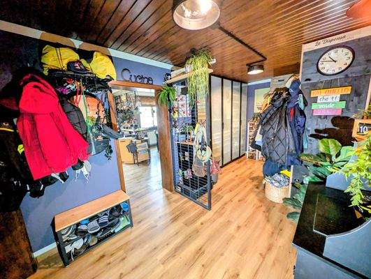 Flur mit Gaderobe (EG)