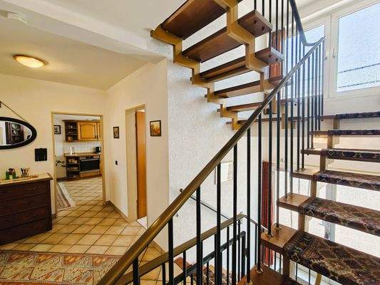 Flur im EG / Treppenaufgang