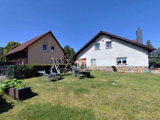 Garten und Erholungsfläche am Wohnhaus 2