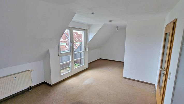 Wohnbereich mit Ausgang Balkon