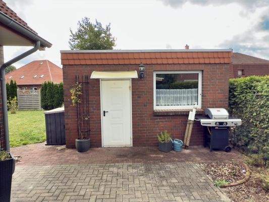 Garagenansicht von Terrasse aus