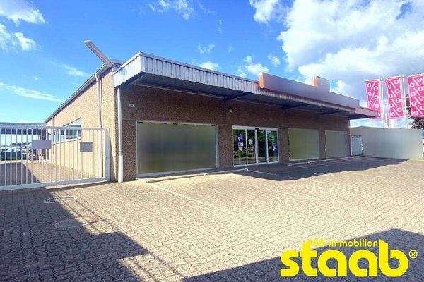 Stellplätze vor dem Objekt