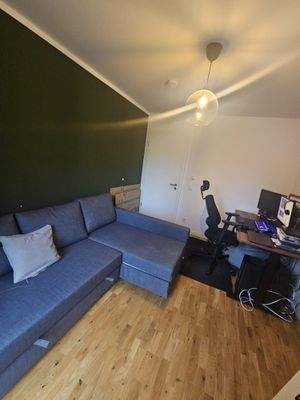 Wohnzimmer mit Bürobereich