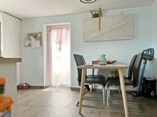 Essküche der großen Wohnung (2).jpg