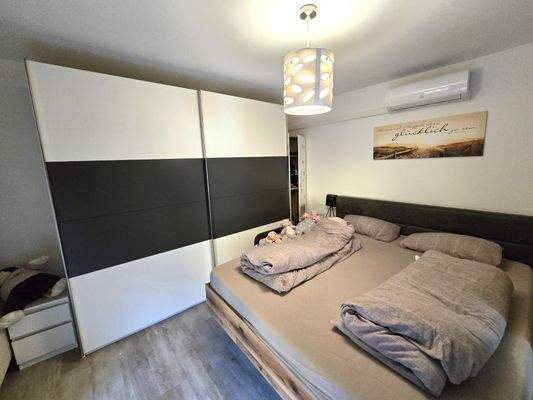 Schlafzimmer (EG)