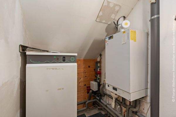 Gas-Zentralheizung (Baujahr ____) im Dachgeschoss.