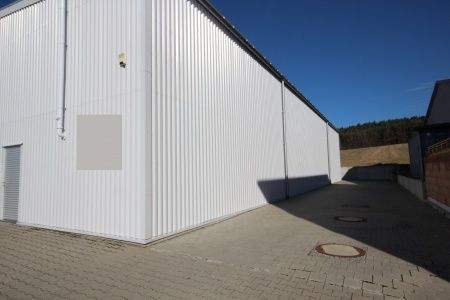 Große befestigte Außenfläche