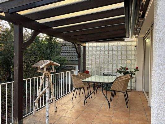 überdachte Terrasse