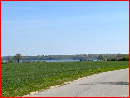 Zufahrt mit Blick zur Schlei
