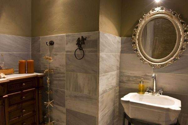 2 komplett ausgestattete Steinvillen mit schönen Gärten und 3 zusätzlichen Baurechten