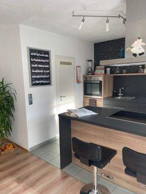 Küche und Zugang Speisekammer