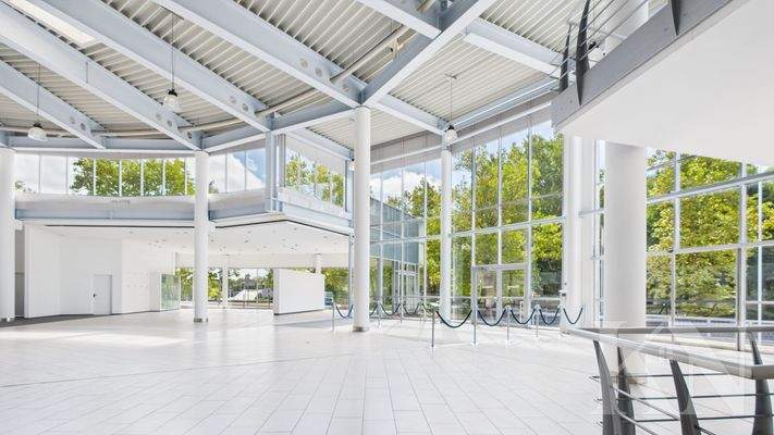 Eingangsbereich Halle