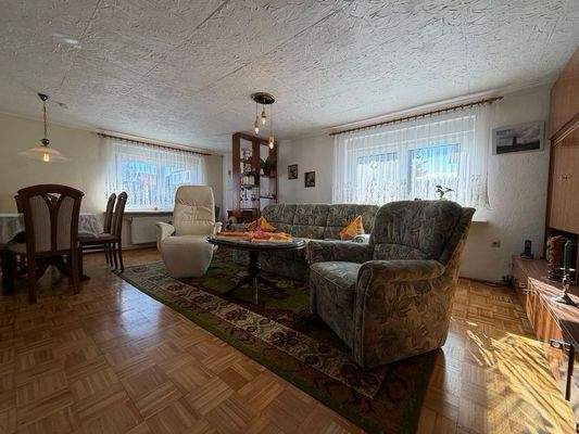 Wohnzimmer mit Echtholzparkett