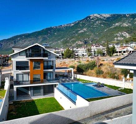 Detached Villas with Spacious Gardens in Fethiye Ölüdeniz