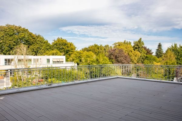 82 m² große Dachterrasse