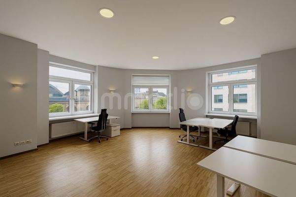 Aufnahme des Angebots - KI retuschiert