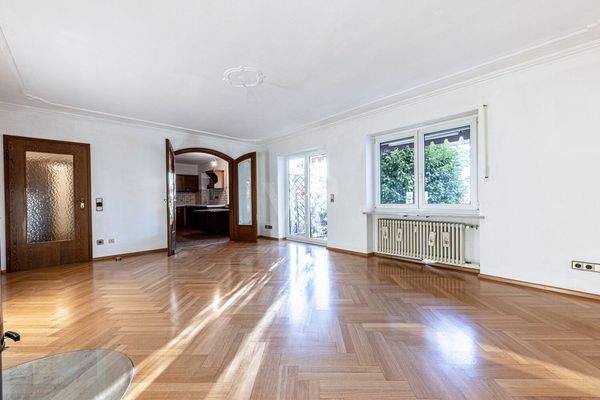 Wohnzimmer mit Blick zur Küche