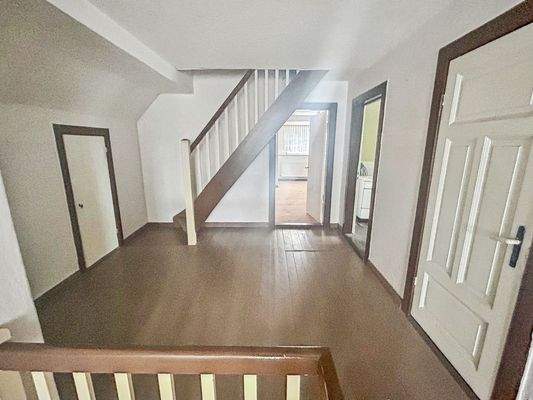 Treppenhaus und Flur OG