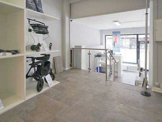 Empore mit Ausstellungsfläche