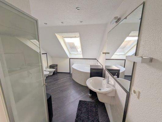 Badezimmer Wohnung DG