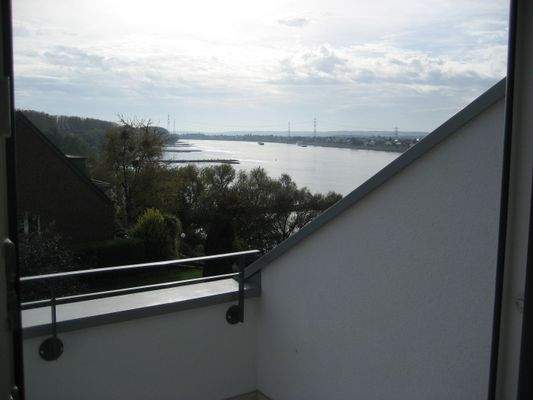 Ausblick vom Balkon auf den Rhein.JPG
