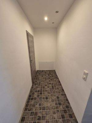 EG: Flur zur Küche und Schlafzimmer