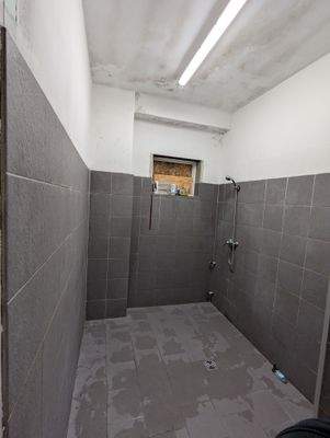 EG - Umkleide 1 Dusche.jpg