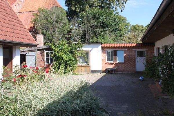 Hof mit Anbau Gaststätte