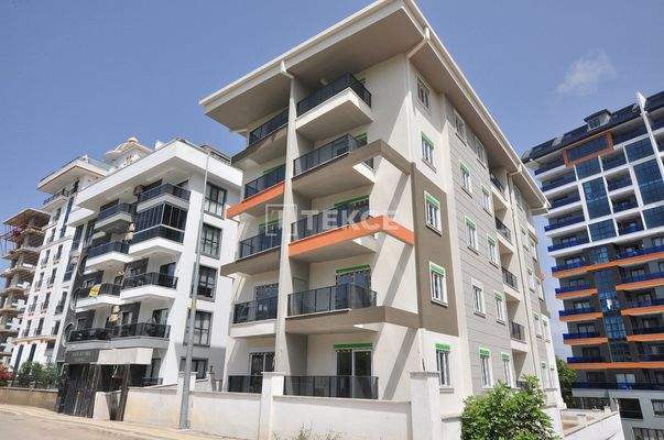 Seaview Apartments Close to Centre in a Complex in Alanya