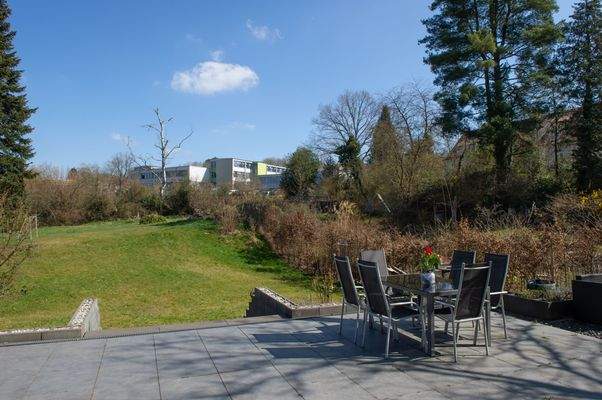 Terrasse und Garten 