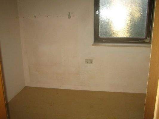 Kleines Zimmer OG ( Bad möglich )