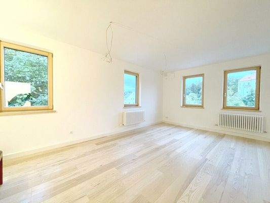 Serh großzügiges Wonhnzimmer