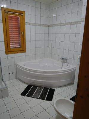 Bad2 untere Wohnung (1).JPG