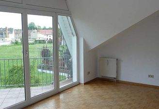 Wohnzimmer mit Zugang Balkon