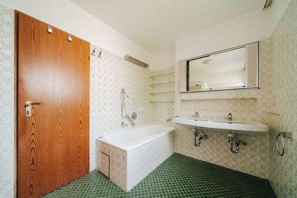 Räumlichkeiten Erdgeschoß-Hauptbad