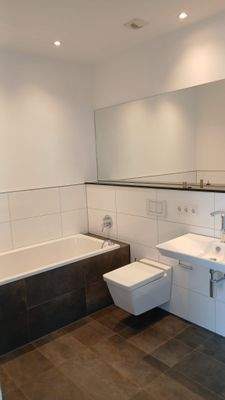 Bild 6 - Hauptbad.jpg