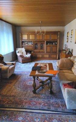 großes Wohnzimmer im EG 