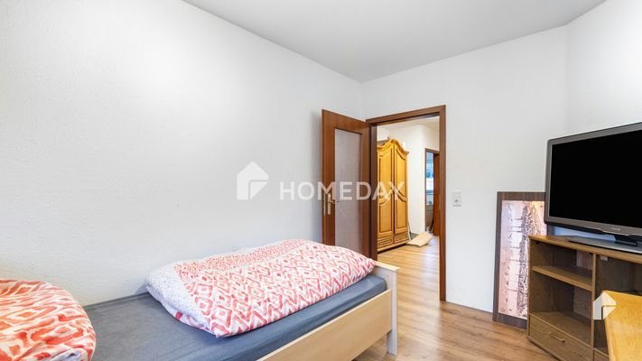 Schlafzimmer 1 2