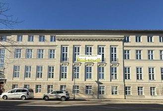 Straßen-/Vorderansicht