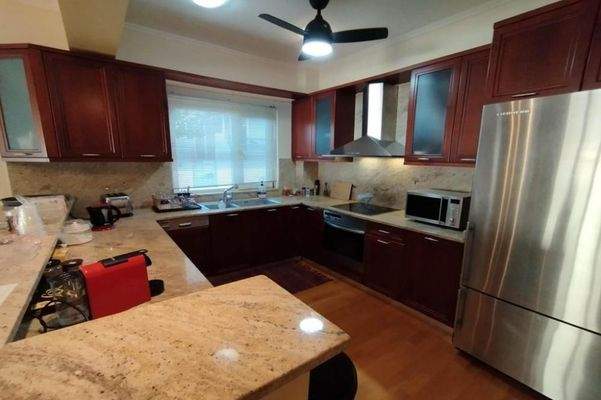 Kreta, Sitia: Modernes Stadthaus in Strandnähe zu verkaufen