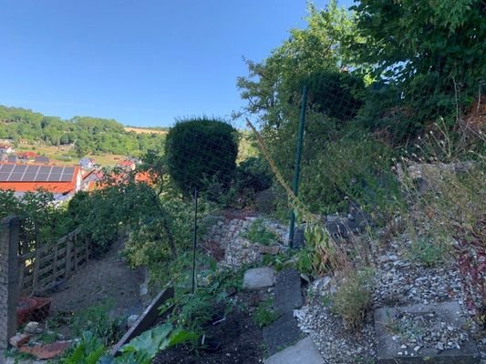 Garten in Hanglage mit tollem Fernblick