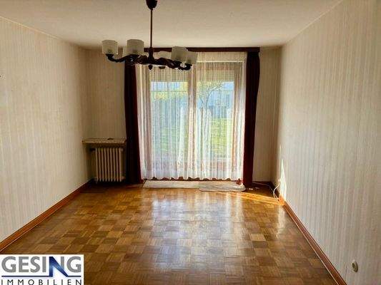 Zimmer im Erdgeschoss und Zugang zur Terrasse